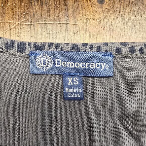 Women's Democracy Gray Leopard Print Keyhole Neck Blouse | Size XS - Picture 9 of 10